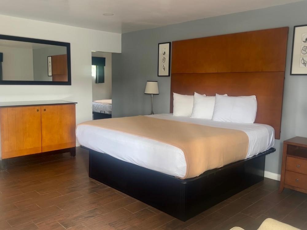 Oceanside Inn & Suites