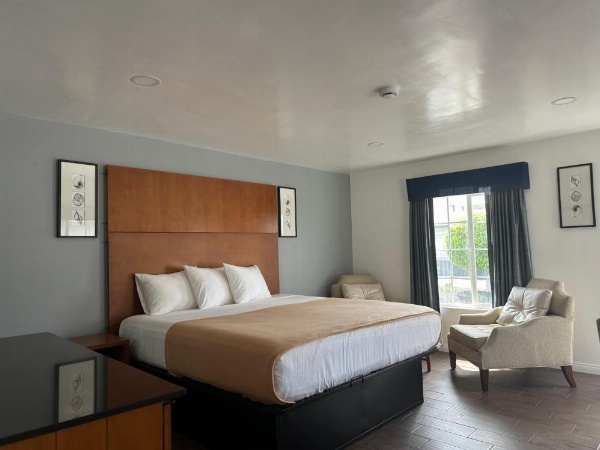 Oceanside Inn & Suites image 6